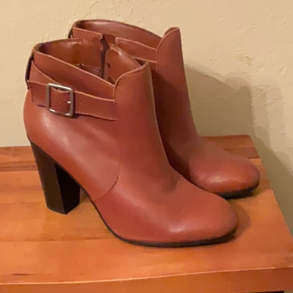 Liz Claiborne ankle boots. Size 7.5